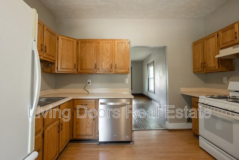 1529 N 24th St - Photo 4 of 43