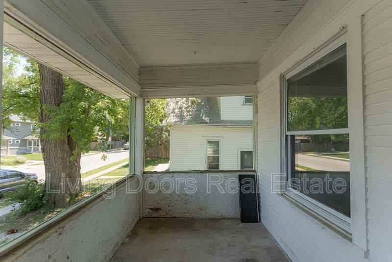 1529 N 24th St - Photo 5 of 43