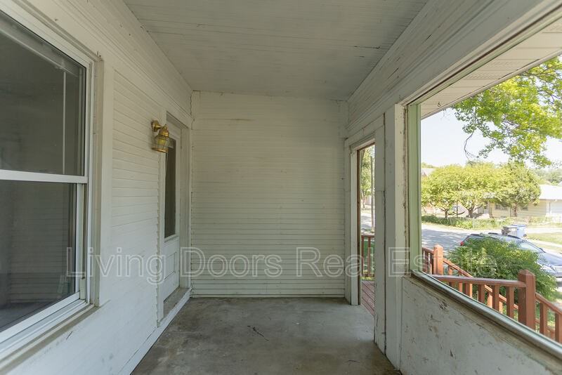 1529 N 24th St - Photo 6 of 43