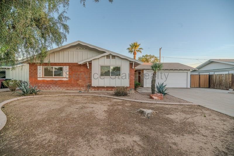 8301 E Indianola Ave - Photo 2 of 17