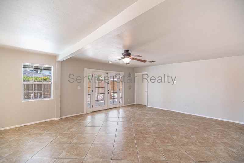 8301 E Indianola Ave - Photo 5 of 17