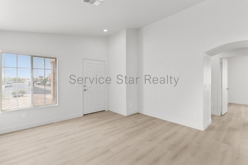 22010 W Solano Dr - Photo 5 of 25