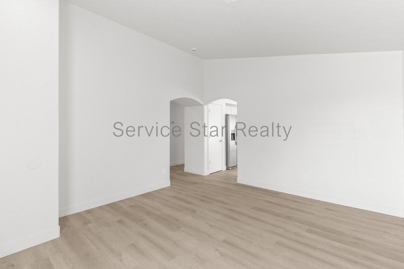 22010 W Solano Dr - Photo 6 of 25