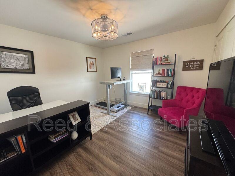 1080 Blythe St - Photo 6 of 12