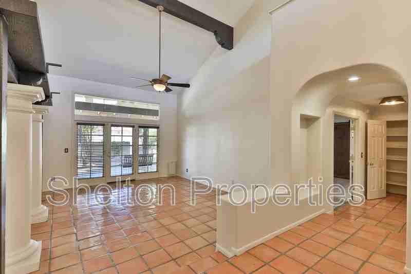 2708 E Leonora St - Photo 5 of 44