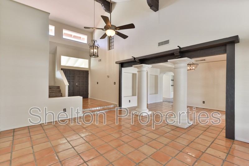 2708 E Leonora St - Photo 6 of 44