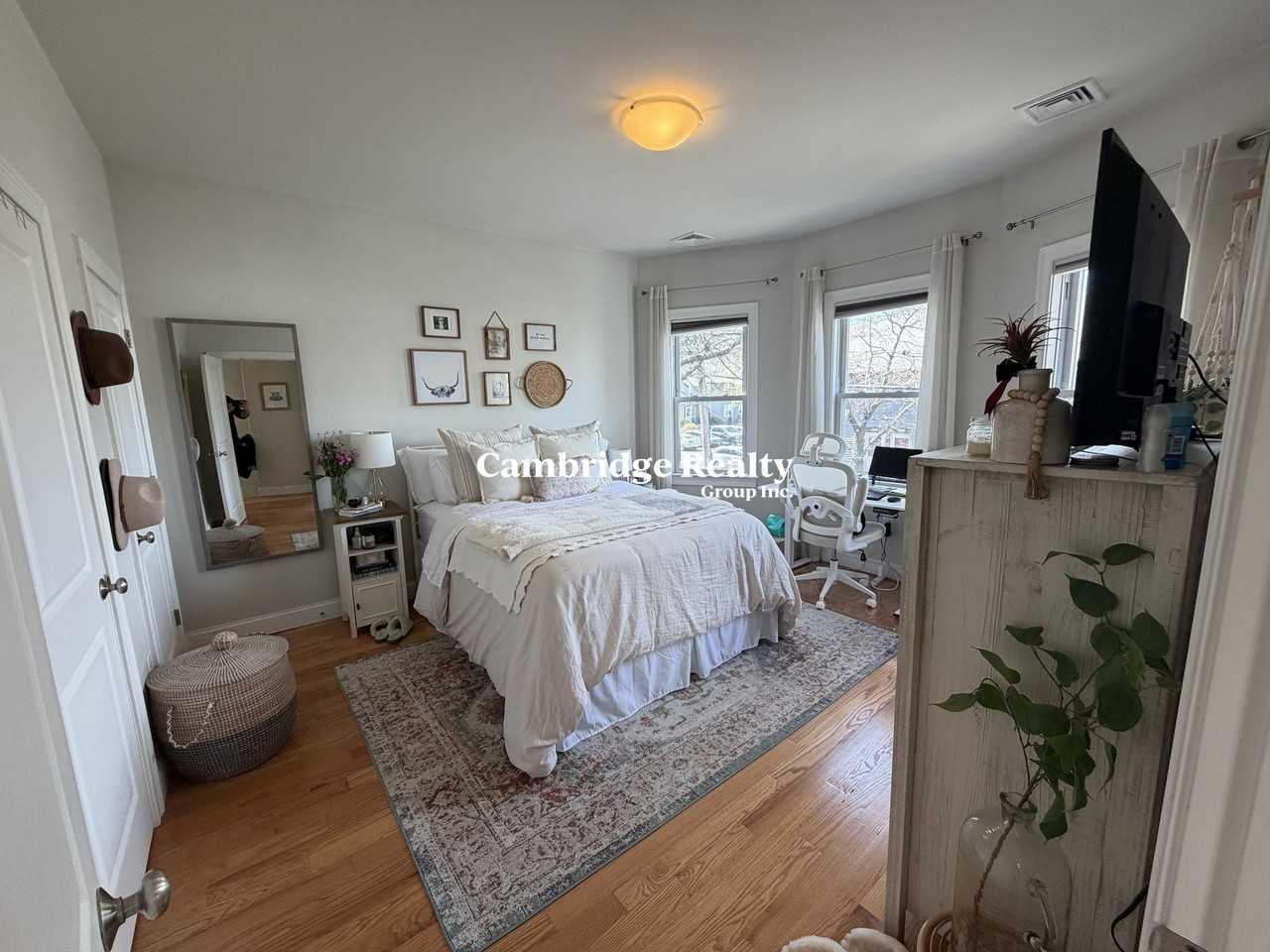 440 Windsor St #2 - Photo 6 of 18