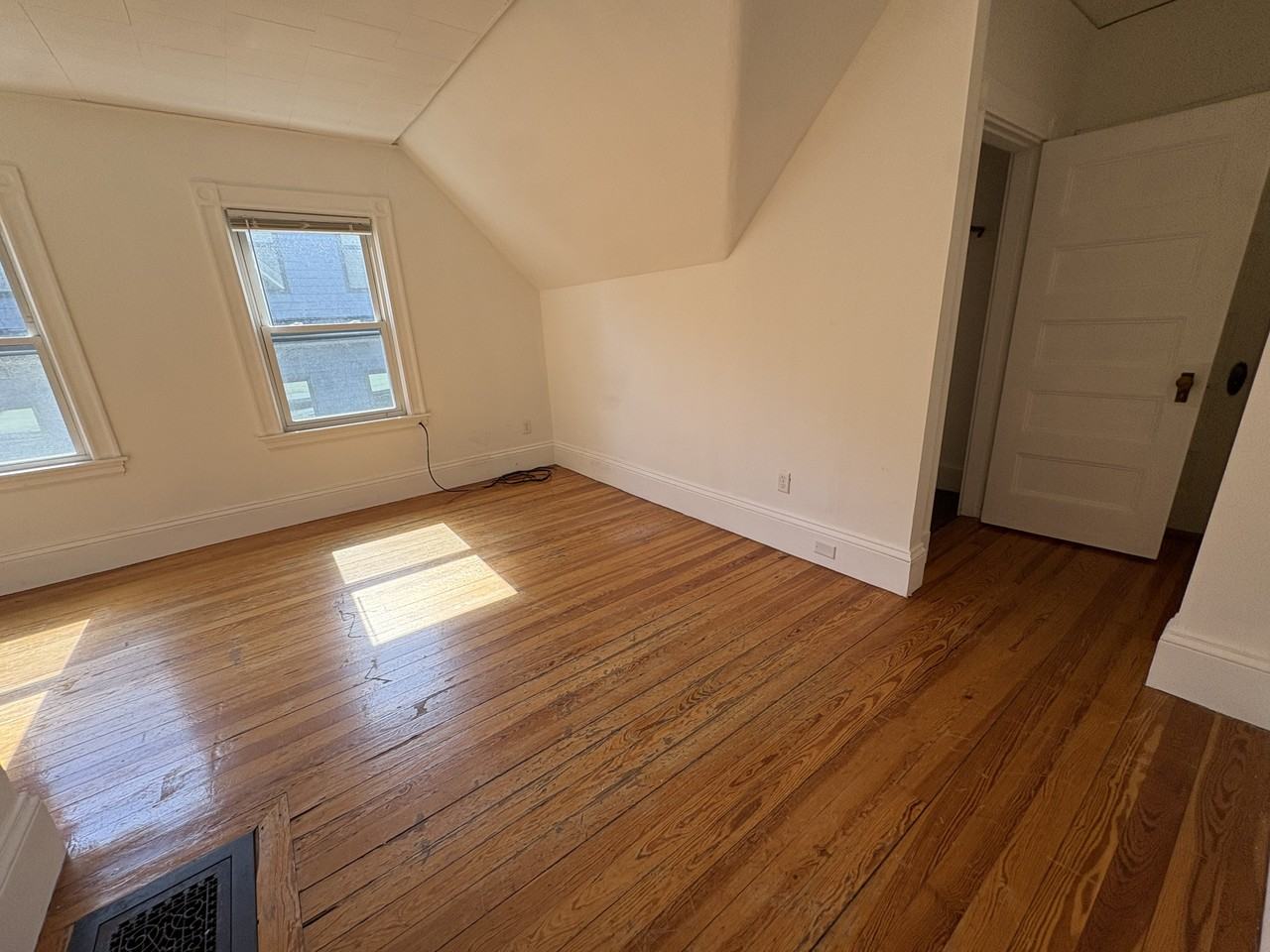 582 Cambridge St #4 - Photo 4 of 7