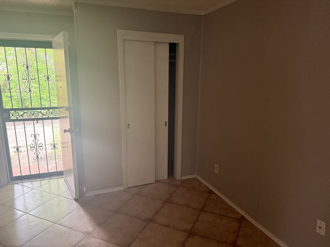 1347 Stonewall St #NA - Photo 5 of 8