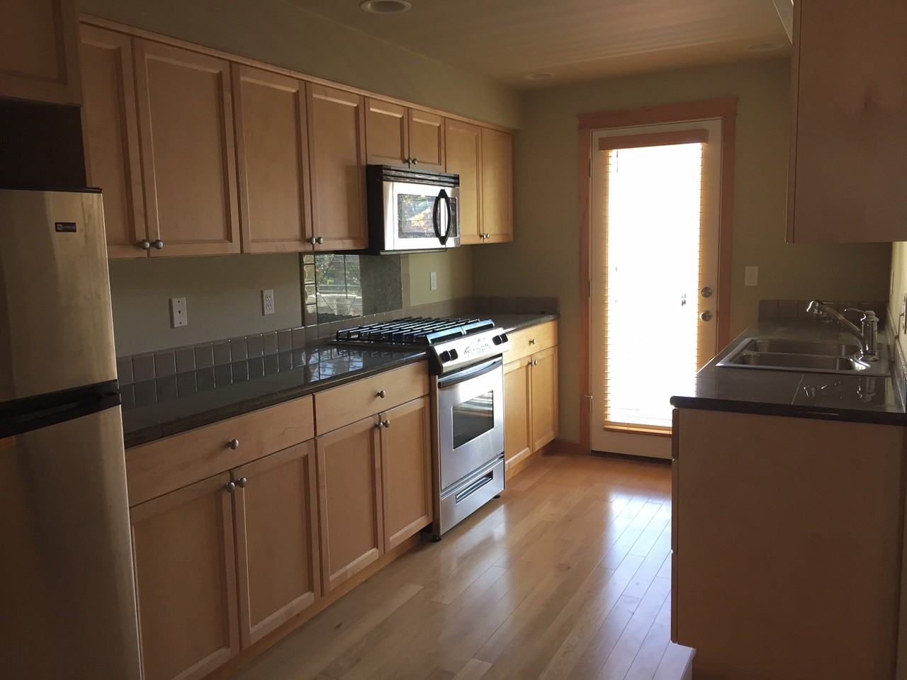 320 25th Ave S #B - Photo 2 of 13