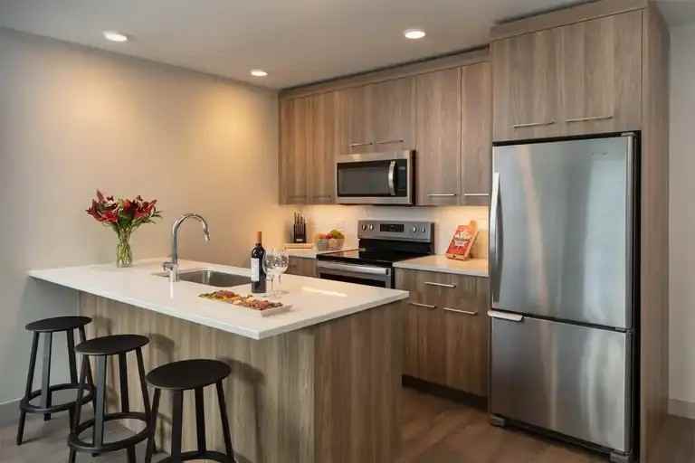3499 Lakeshore Rd #602 - Photo 4 of 13