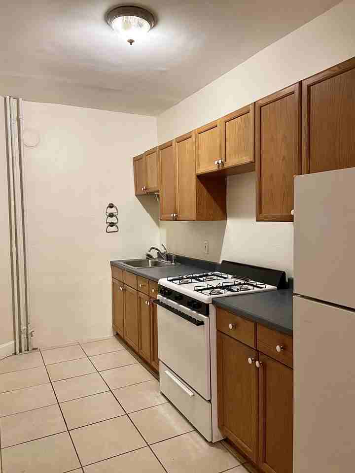 132 Oxford St #1A - Photo 3 of 11