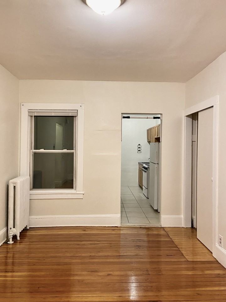 132 Oxford St #1A - Photo 6 of 11