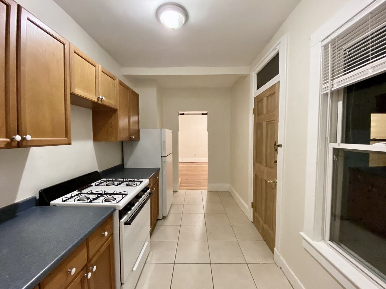 132 Oxford St #1A - Photo 7 of 11