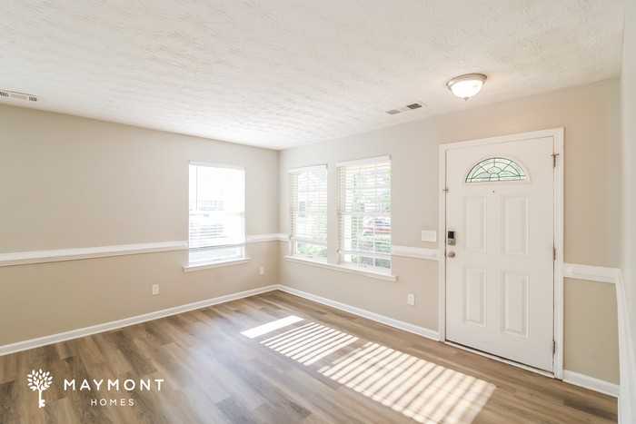 5601 Sable Way - Photo 5 of 15