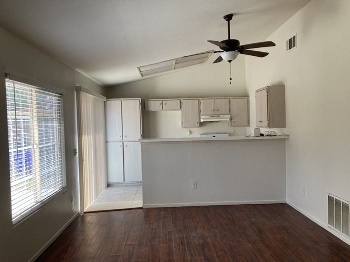 10747 Tolliver St - Photo 5 of 18