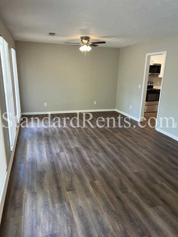 4072 Plantation Dr - Photo 3 of 34