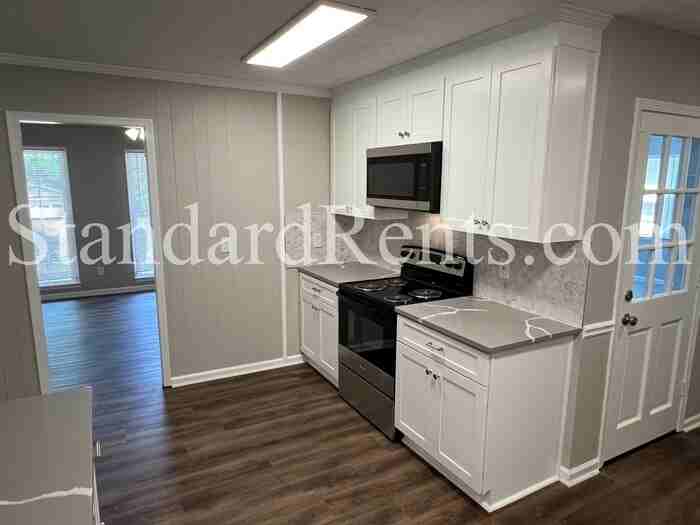 4072 Plantation Dr - Photo 5 of 34