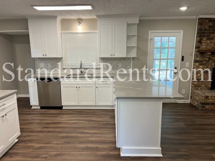 4072 Plantation Dr - Photo 6 of 34