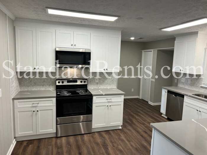 4072 Plantation Dr - Photo 7 of 34