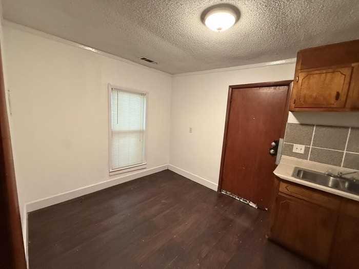 1233 Elm Ave #A - Photo 5 of 16