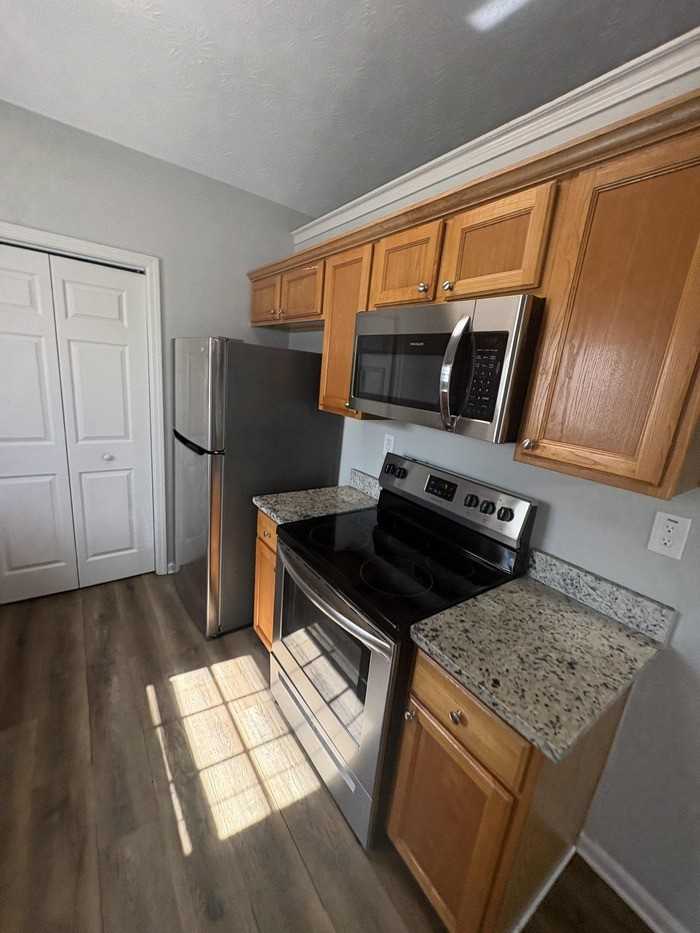 508 Bridgeport Pl - Photo 5 of 48