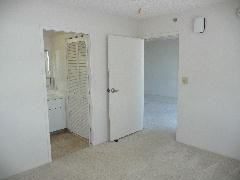 215 N King St - Photo 4 of 5