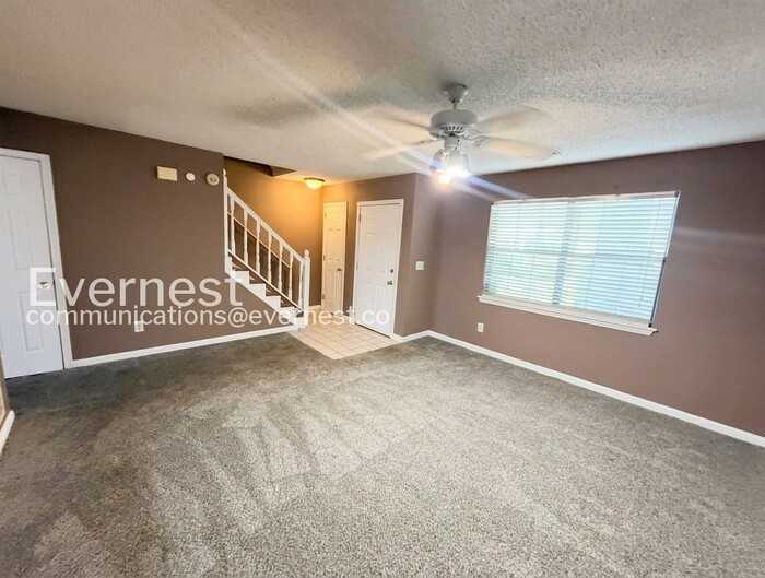 2543 Hampstead Dr - Photo 2 of 22