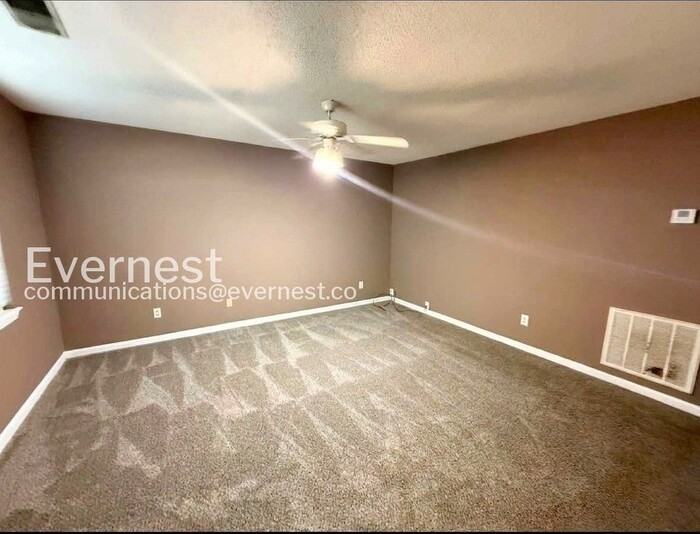 2543 Hampstead Dr - Photo 3 of 22