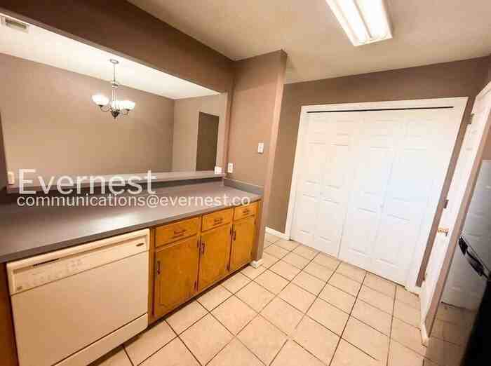 2543 Hampstead Dr - Photo 5 of 22