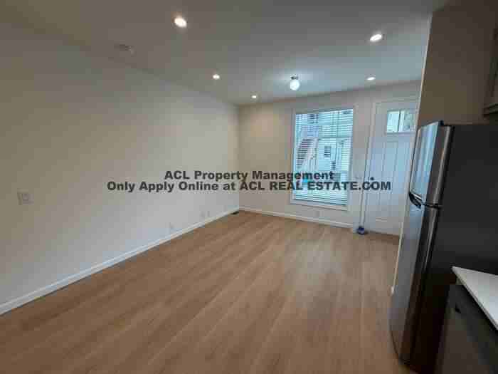 1327 Russell Way - Photo 4 of 22