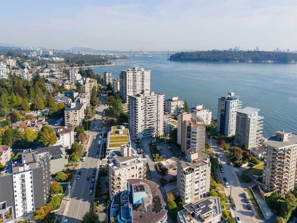 Bellevue Tower - Photo 7 of 24