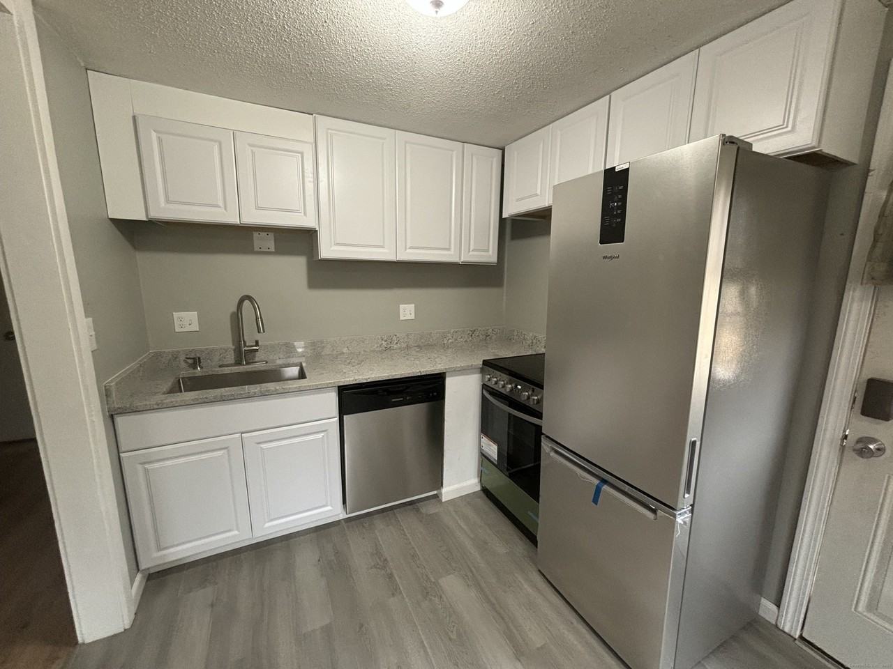 9 White Oak Rd #D - Photo 2 of 11