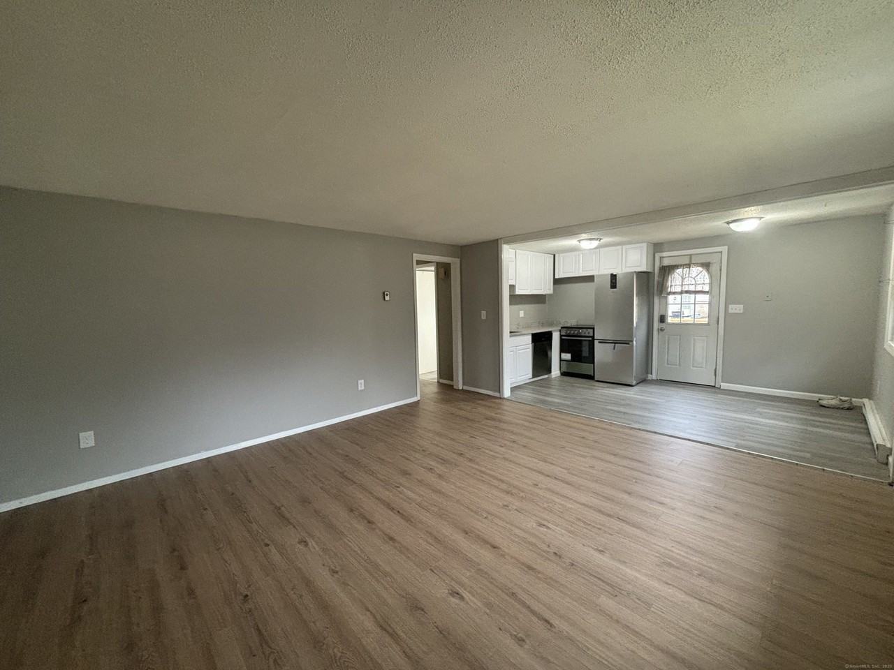 9 White Oak Rd #D - Photo 4 of 11