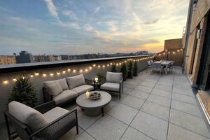 featured image of 9109 Roosevelt Ave #713