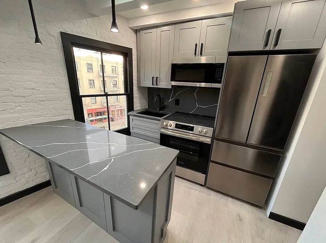 202 E 13th St #3 - Photo 4 of 12