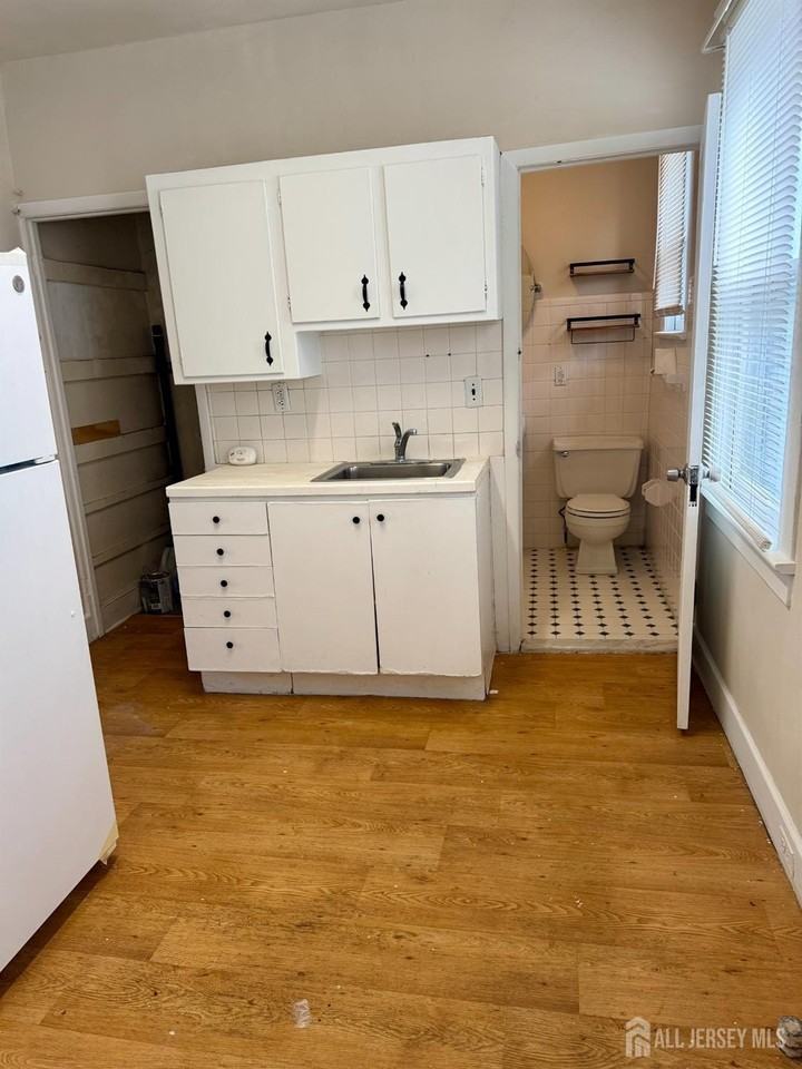 127 Main St #B - Photo 2 of 11