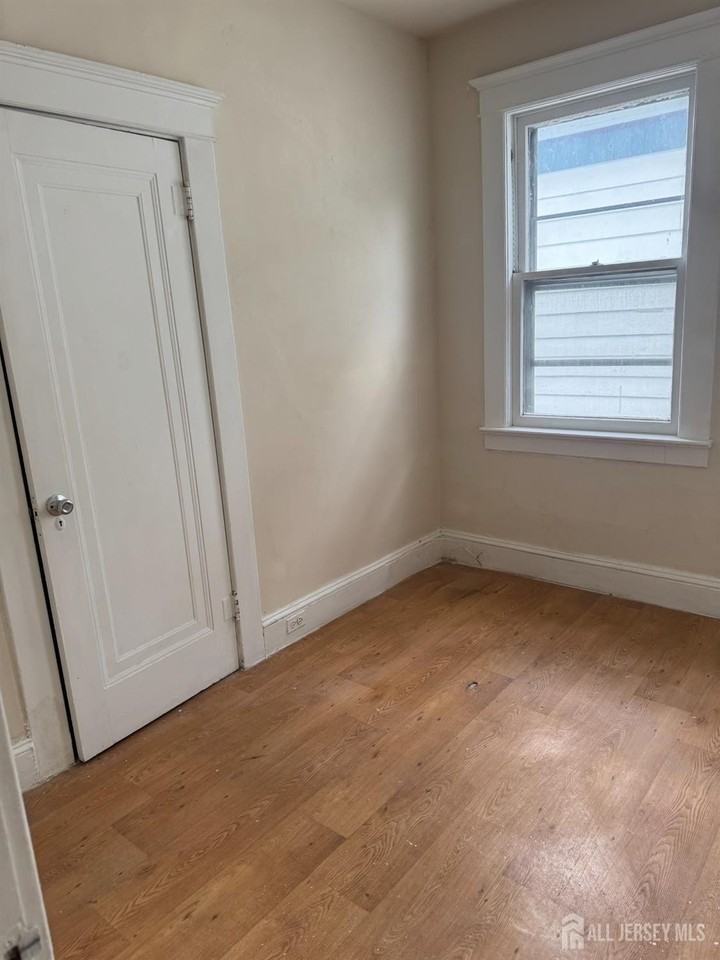 127 Main St #B - Photo 6 of 11