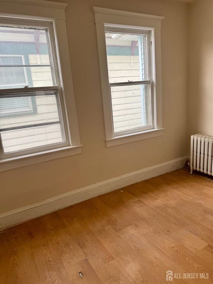 127 Main St #B - Photo 7 of 11