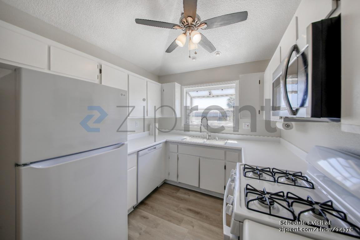 409 Utica Ave #B21 - Photo 4 of 22