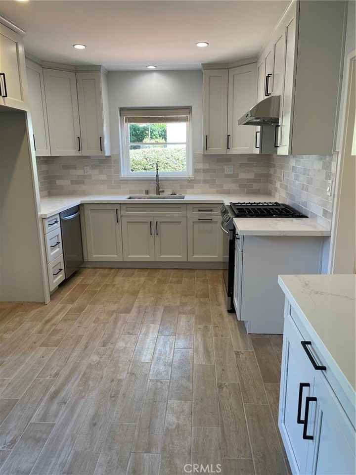 1505 Bradbury Rd - Photo 4 of 15