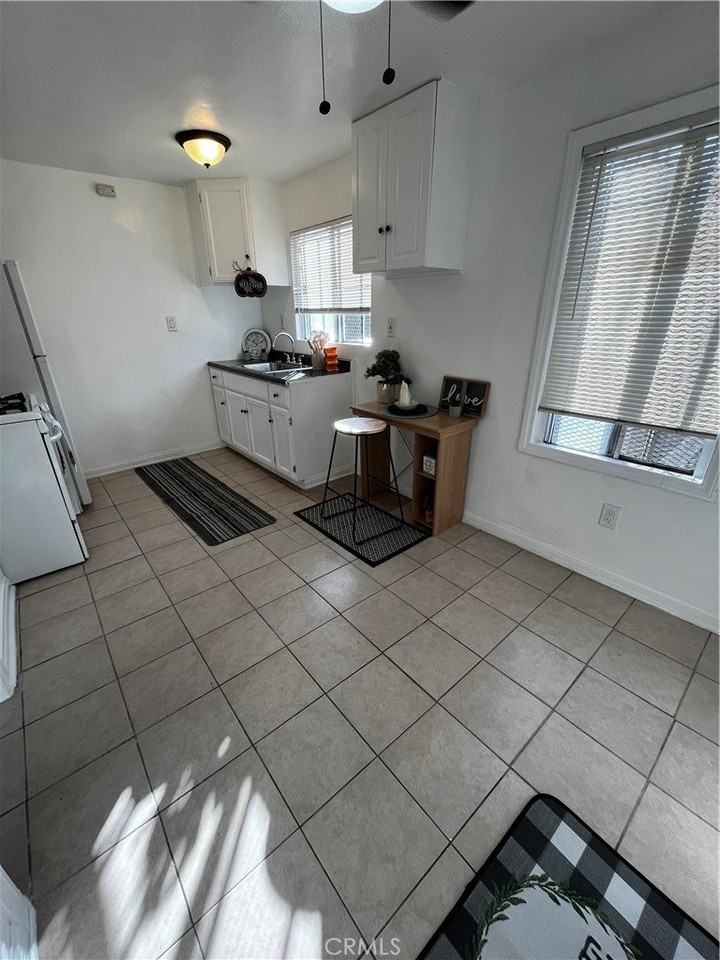 4522 S Normandie Ave #1-2 - Photo 6 of 18