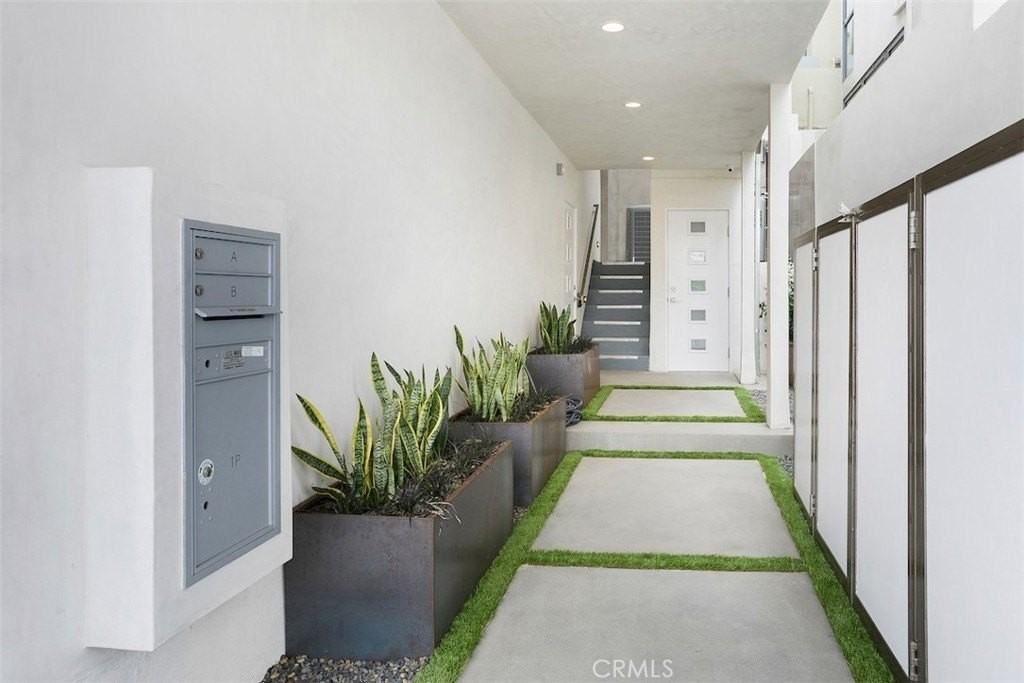 2504 Highland Ave #B - Photo 3 of 20