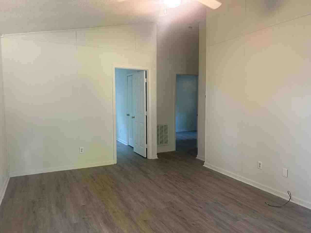 208-210 Dent Ln Duplex - Photo 2 of 7