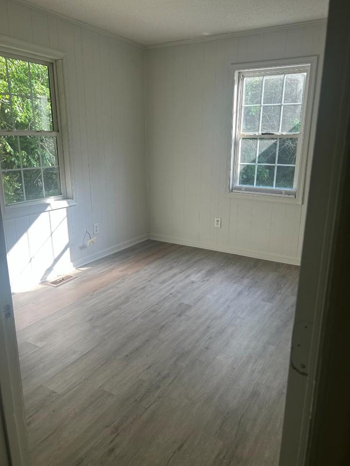 208-210 Dent Ln Duplex - Photo 4 of 7