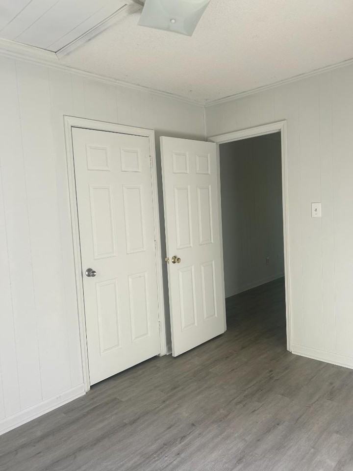 208-210 Dent Ln Duplex - Photo 5 of 7