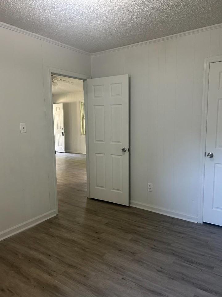 208-210 Dent Ln Duplex - Photo 6 of 7