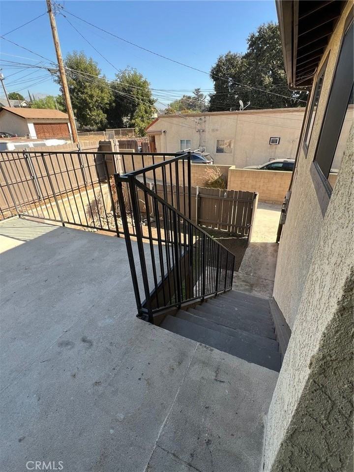 235 W 4th St - Photo 5 of 30