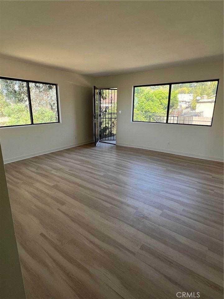 235 W 4th St - Photo 7 of 30