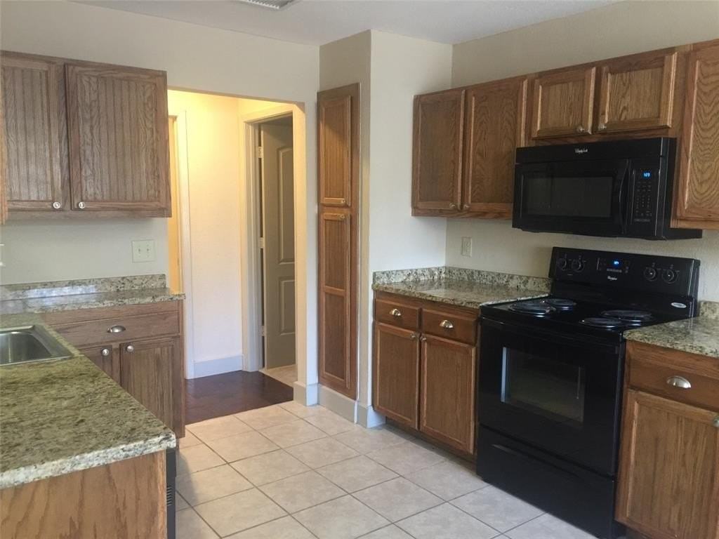 8800 Camfield Way - Photo 4 of 11